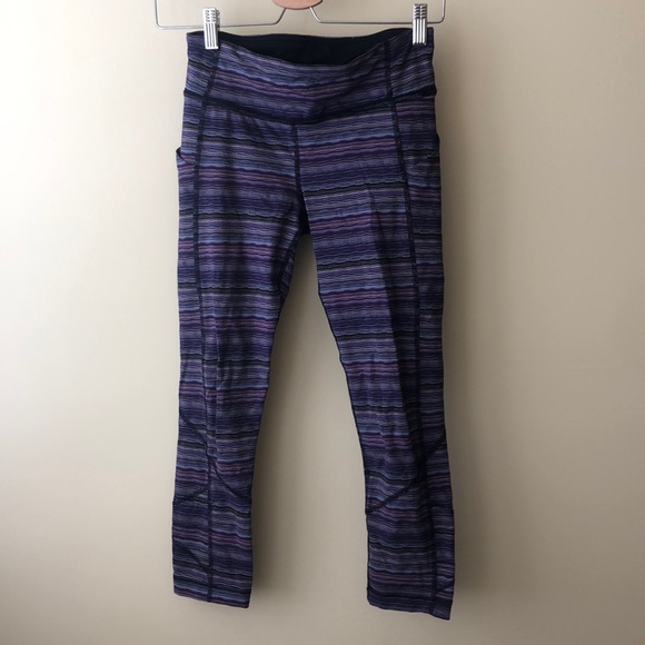 Lululemon Size 4 Purple Cropped Leggings - Picture 1 of 5